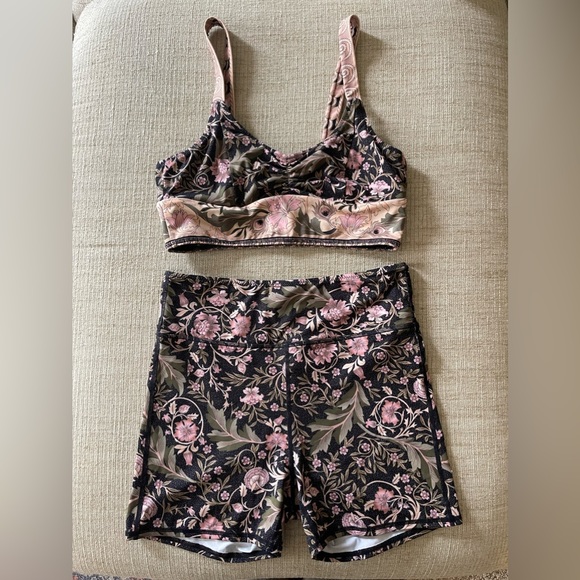 Spell Oasis Workout Set - Picture 2 of 5